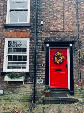 Cosy Cottage (Free parking)